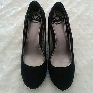 Fergalicious Dreamer suede wedge pumps